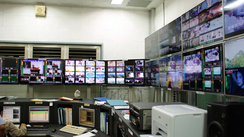 衛星上鏈機房內監看電視畫面品質情形